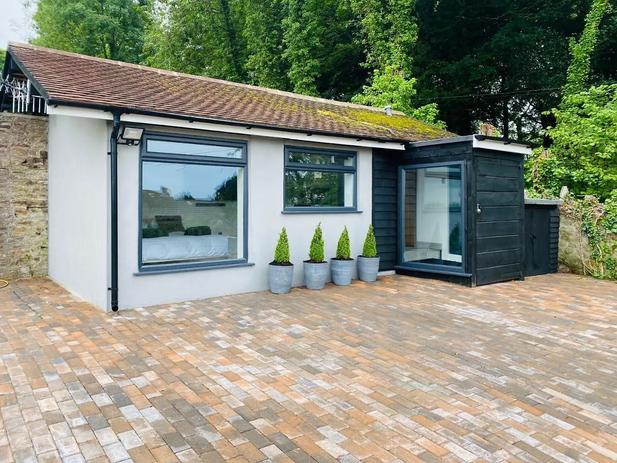 Secluded Studio Apartment With Private Gated Access- The Pavilion Bristol